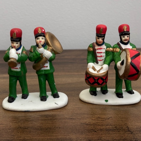 DEPARTMENT 56 VILLAGE MARCHING BAND 2 Set Snow Village No. 54127 Owell Christmas - Picture 1 of 9